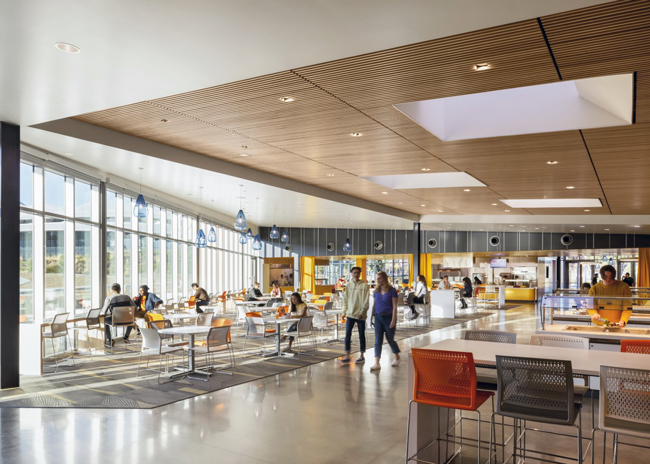 Centerpointe Dining Commons at Cal Poly Pomona was designed to build a sense of on-campus community. 