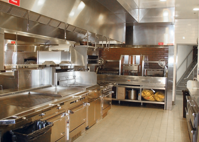 For higher-volume operations, kitchen designers may opt to segregate the grill station by  separating the flattop and charbroiler sections into two different, but adjacent, lines. 