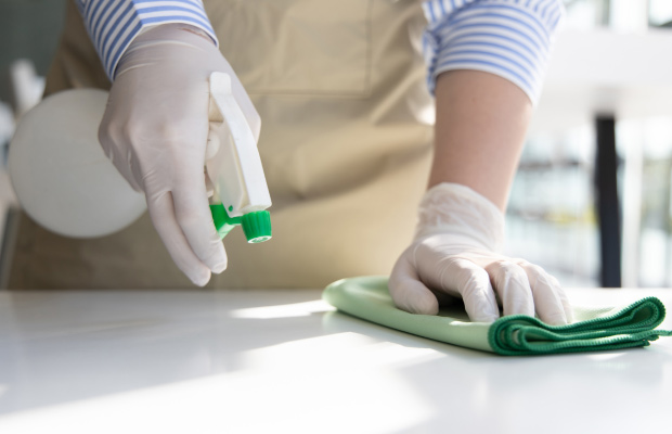 Keep your restaurant kitchen running smoothly with this quick-reference cleaning and maintenance checklist from Smart Care.