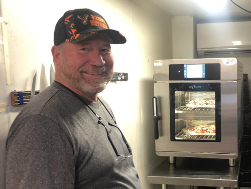 Buckshot’s Saloon & Eatery, a family-owned restaurant in the northern woods of Wisconsin, tested the newest Vector® H Wide Multi-Cook Oven during a labor shortage