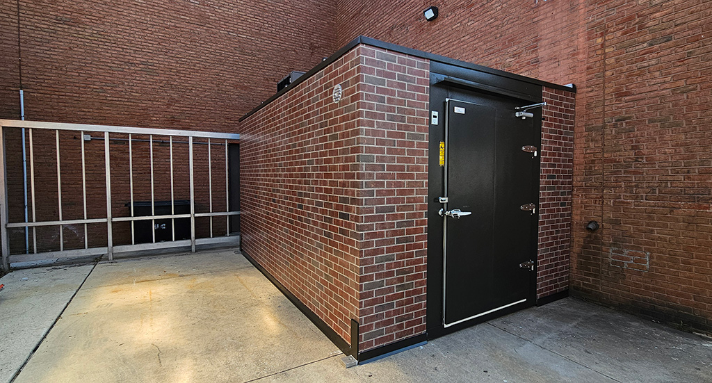 For operations where incorporating internal coolers is not possible, the outdoor Everidge ICS box is perfect, keeping value floor space inside for merchandise.