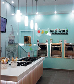 Tutti-Frutti-machines-toppings-bar