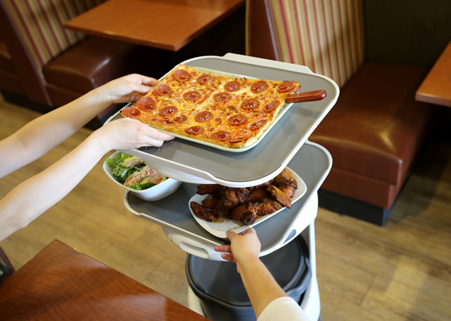 Ledo Pizza Partners with Bear Robotics to Debut Ledo Bot 9000 2